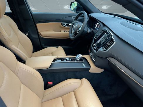 Certified 2024 Volvo XC90 T8 Ultimate w/ Protection Package Premier image 30