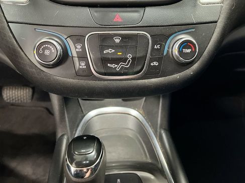 Used 2017 Chevrolet Malibu LT FWD image 16