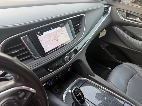 Used 2019 Buick Enclave Essence FWD image 7