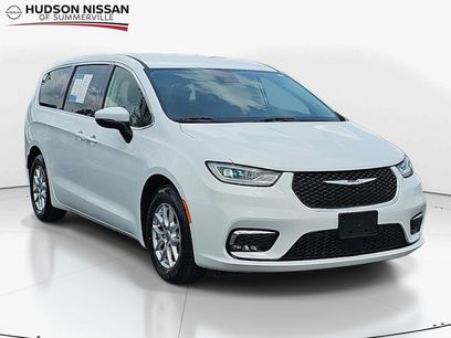 Used 2023 Chrysler Pacifica Touring-L