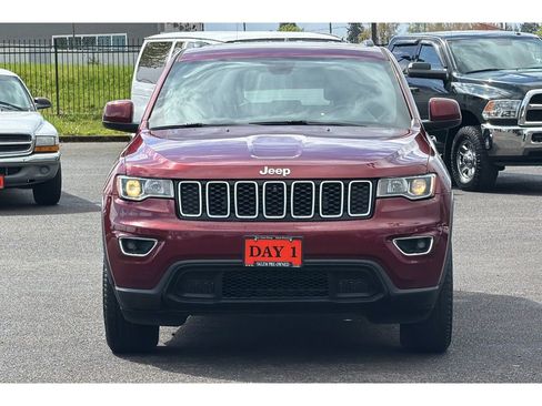Used 2020 Jeep Grand Cherokee Laredo image 11