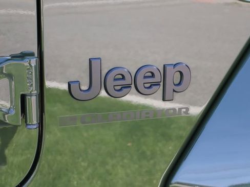 Used 2023 Jeep Gladiator Sport AWD/4WD image 2