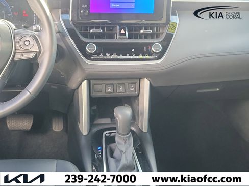 Used 2024 Toyota Corolla Cross AWD Hybrid w/ Convenience Package image 17