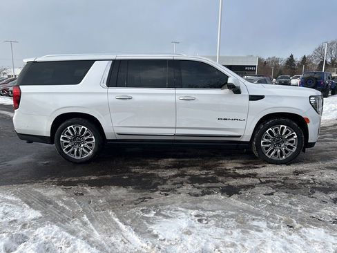 Used 2023 GMC Yukon XL Denali Ultimate image 2