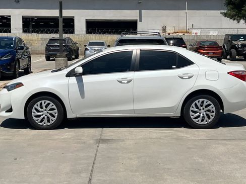 Used 2018 Toyota Corolla LE FWD image 6