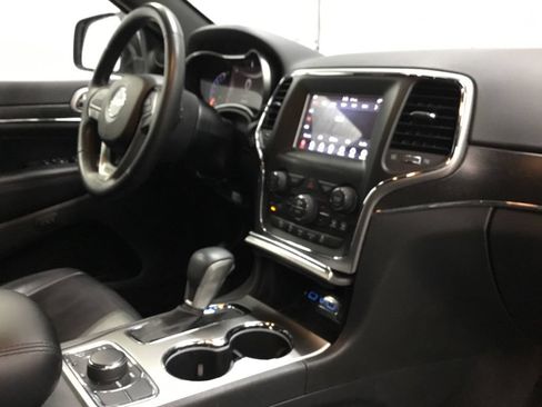 Used 2018 Jeep Grand Cherokee Limited AWD/4WD image 26