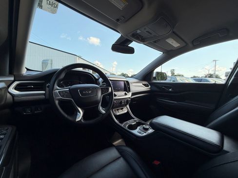 Used 2023 GMC Acadia SLT FWD image 17