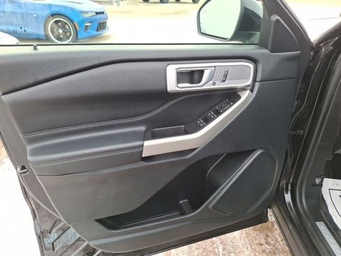 Used 2021 Ford Explorer Limited image 7