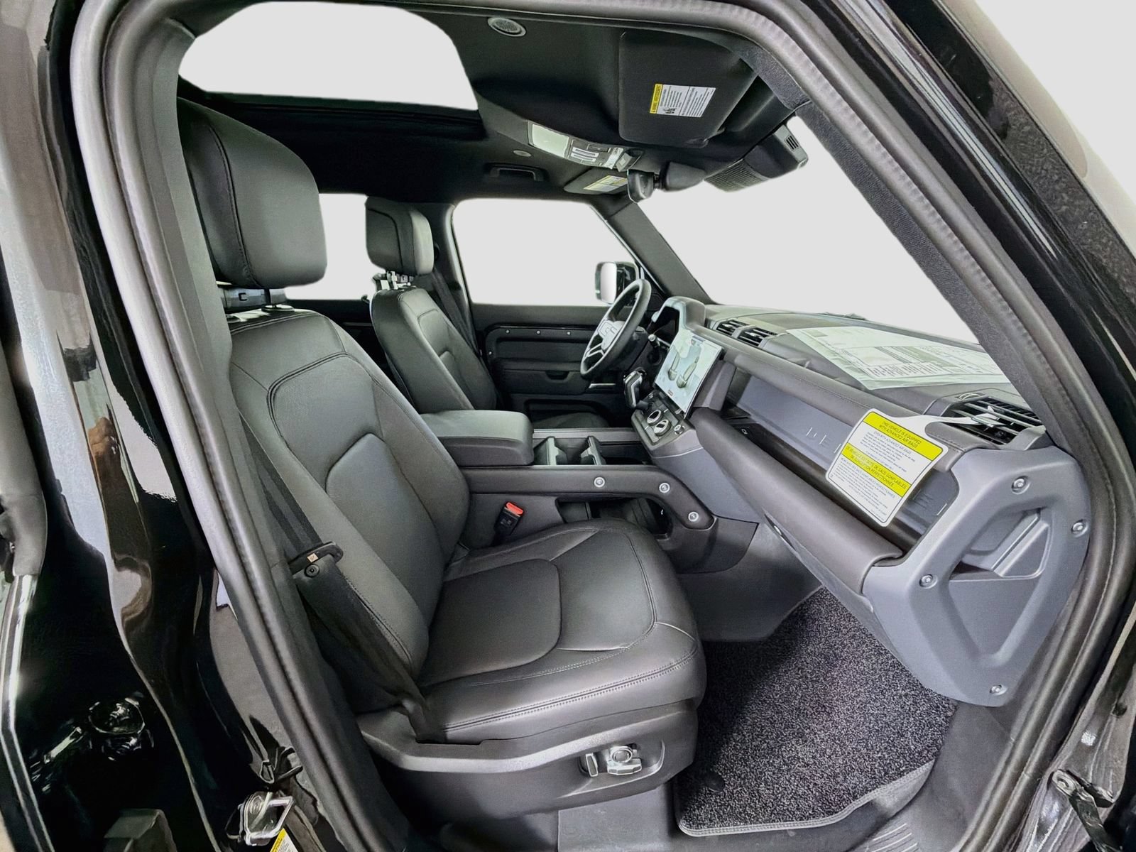 New 2026 Land Rover Defender 130 X-Dynamic SE AWD/4WD image 32
