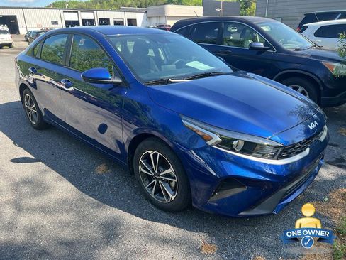 Certified 2023 Kia Forte LXS FWD image 2
