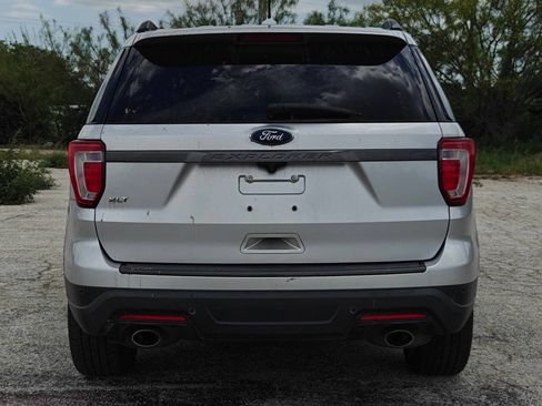 Used 2019 Ford Explorer XLT w/ Equipment Group 202A FWD image 5
