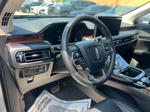 Used 2023 Lincoln Nautilus Reserve AWD/4WD image 7