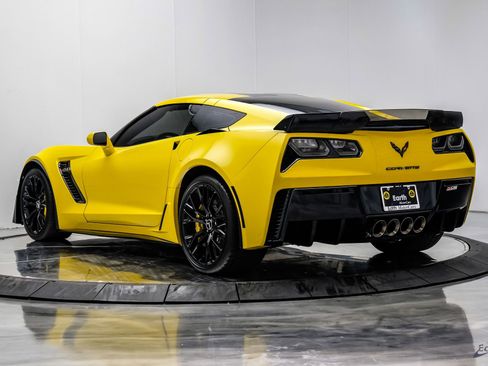 Used 2015 Chevrolet Corvette Z06 w/ 3LZ Preferred Equipment Group RWD image 14