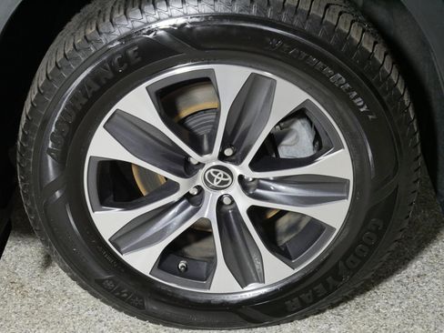 Used 2020 Toyota Highlander XLE image 15