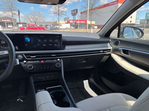 Used 2025 Hyundai Sonata SEL FWD image 35