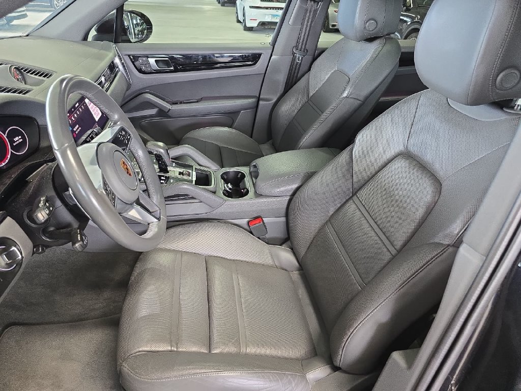 Certified 2022 Porsche Cayenne AWD/4WD image 5