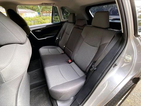 Used 2021 Toyota RAV4 XLE image 19