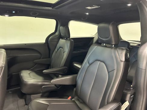 New 2027 Chrysler Pacifica Select FWD image 32