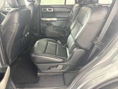 Used 2021 Ford Explorer XLT w/ Equipment Group 202A AWD/4WD image 22
