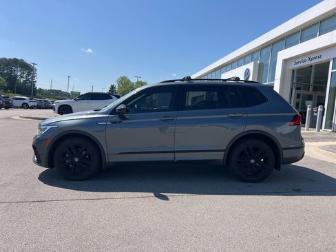 Used 2022 Volkswagen Tiguan SE R-Line image 3