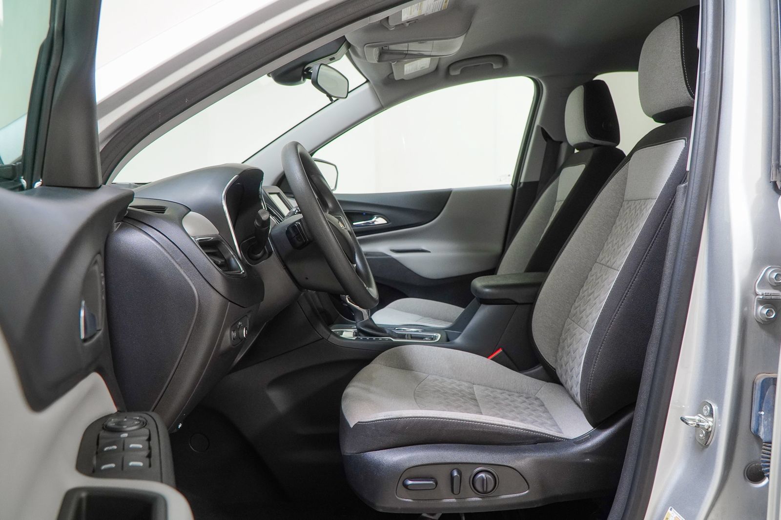Used 2022 Chevrolet Equinox LS w/ LS Convenience Package AWD/4WD image 17