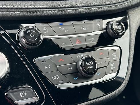 New 2026 Chrysler Pacifica Select image 23