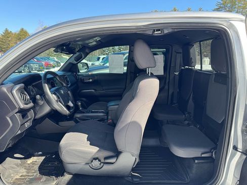 Used 2018 Toyota Tacoma TRD Sport w/ Technology Package image 18