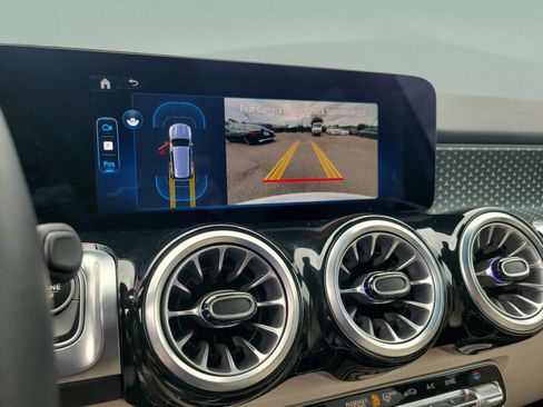 Certified 2025 Mercedes-Benz GLB 250 image 23