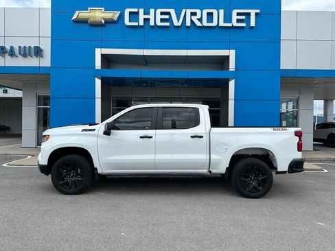 Used 2025 Chevrolet Silverado 1500 LT Trail Boss w/ Convenience Package II AWD/4WD image 2