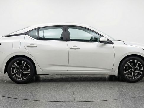 Used 2025 Nissan Sentra SV image 11