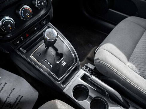 Used 2015 Jeep Patriot Latitude FWD image 15