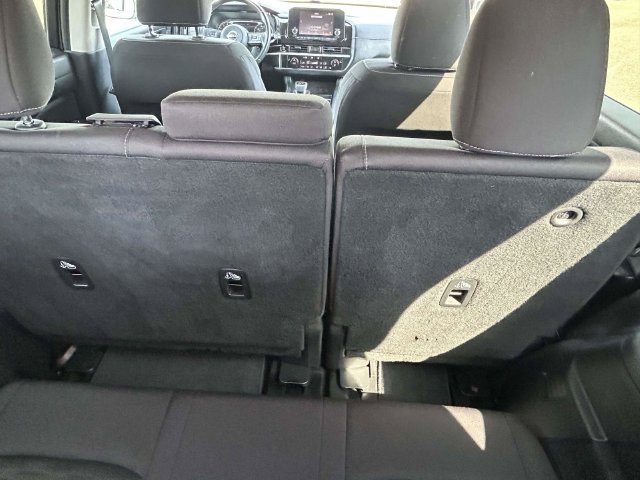 Used 2025 Nissan Pathfinder SV AWD/4WD image 13