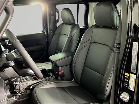New 2026 Jeep Wrangler Unlimited Sahara AWD/4WD image 16