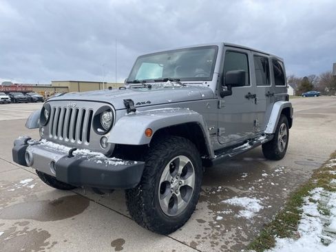 Used 2018 Jeep Wrangler Unlimited Sahara w/ Dual Top Group image 7