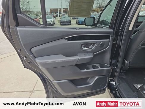 Used 2025 Honda Pilot Touring image 32