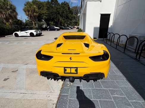 Used 2017 Ferrari 488 Spider RWD image 5