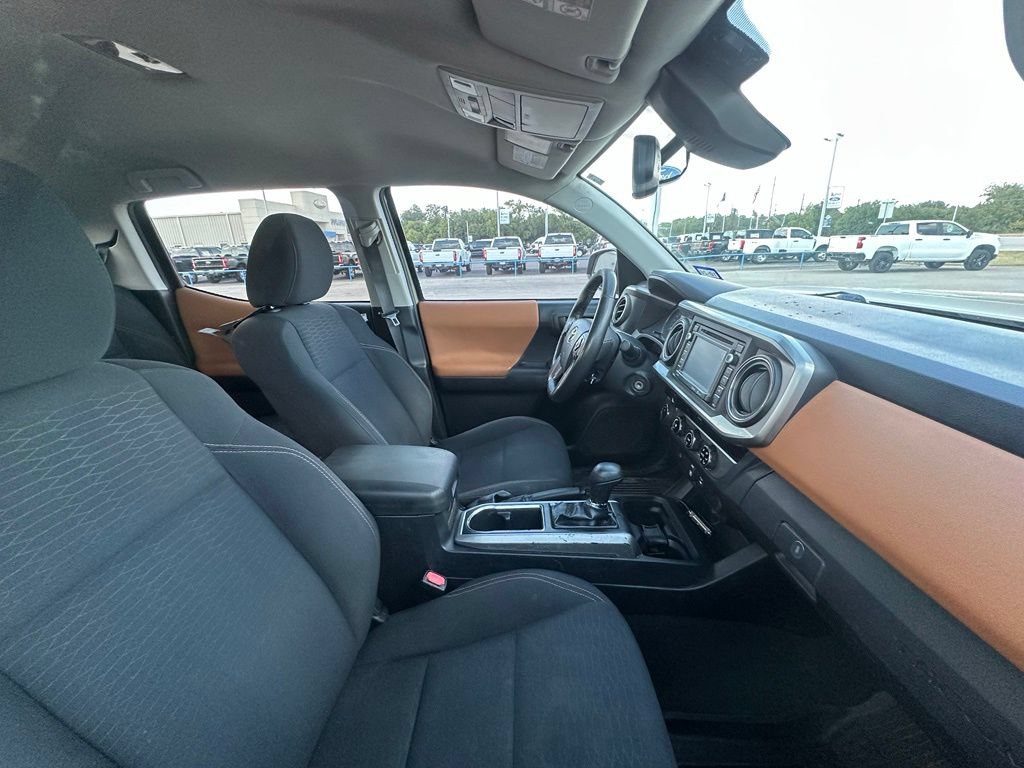Used 2018 Toyota Tacoma TRD Sport w/ Technology Package RWD image 20
