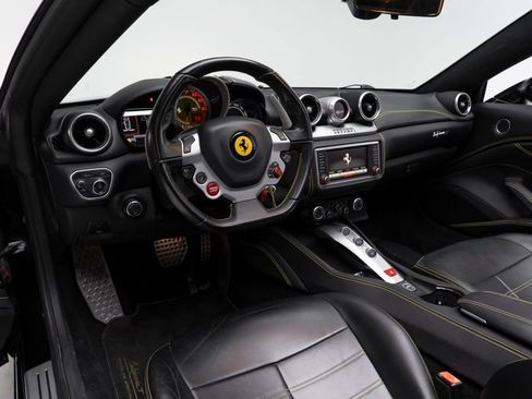 Used 2017 Ferrari California T image 13