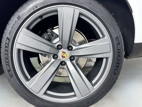 Certified 2023 Porsche Macan Turbo AWD/4WD image 31