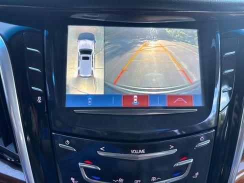 Used 2019 Cadillac Escalade Luxury AWD/4WD image 25