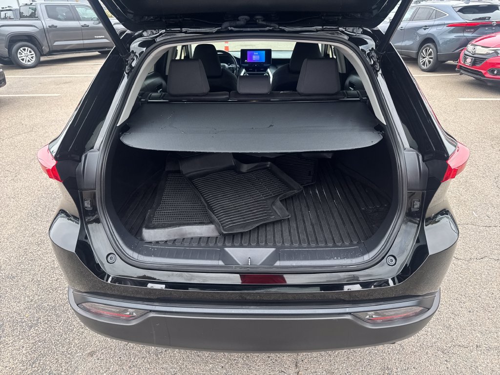 Used 2023 Toyota Venza LE AWD/4WD image 7