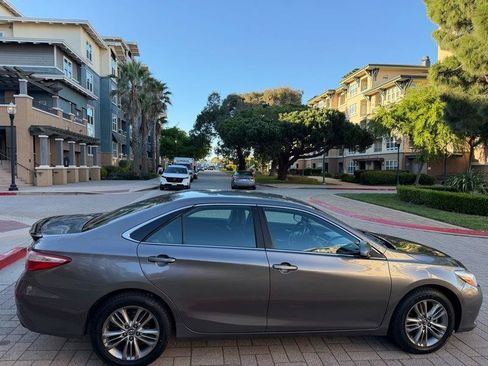 Used 2016 Toyota Camry SE FWD image 26