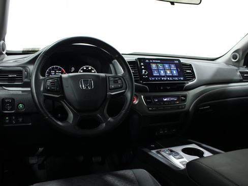 Used 2024 Honda Ridgeline Sport image 2
