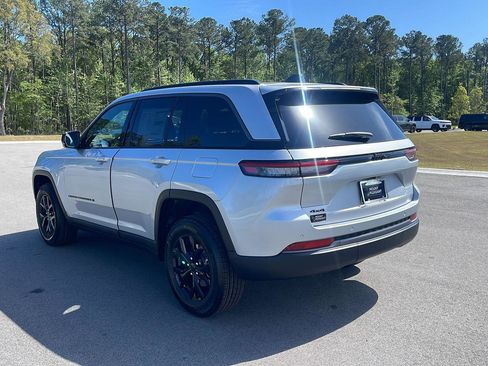 New 2026 Jeep Grand Cherokee Altitude AWD/4WD image 5