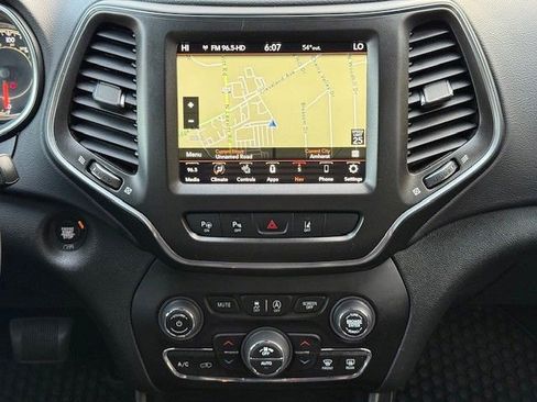 Used 2023 Jeep Cherokee Trailhawk image 20