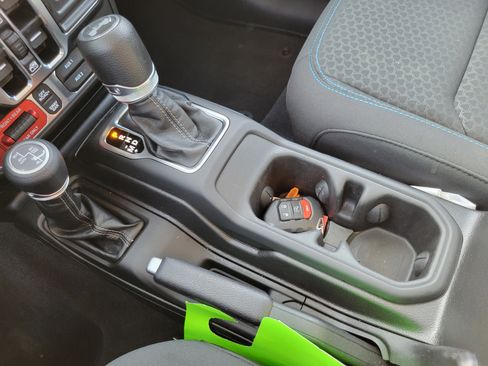 Used 2025 Jeep Wrangler Unlimited Rubicon 4xe w/ Convenience Group image 16