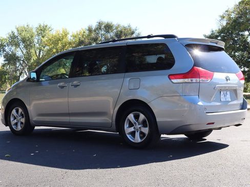 Used 2011 Toyota Sienna LE image 7