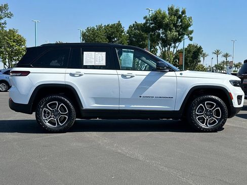 Used 2022 Jeep Grand Cherokee Trailhawk w/ Advanced Protech Group II AWD/4WD image 2