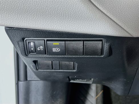 Used 2022 Toyota Corolla Cross L AWD/4WD image 10