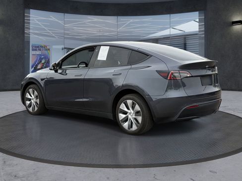 Used 2022 Tesla Model Y Long Range AWD/4WD image 4